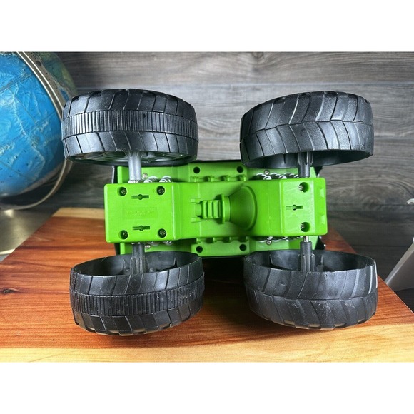 Hot Wheels Grave Digger Bad to the Bone 2002 Mattel Large Toy Monster Truck - Picture 6 of 10